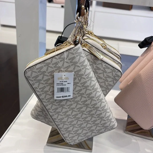 Michael Kors MK Signature Large Flat Multi-Function Phone Case Wallet Wristlet - Picture 3 of 16